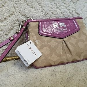 Coach wristlet NWT 100% authentic
